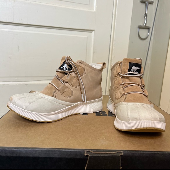 Sorel Out n About waterproof boots - Picture 2 of 7